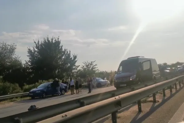 Accident grav pe autostrada București Pitești, la intrarea în Capitală. 7 persoane rănite, a intervenit elicopterul SMURD - VIDEO
