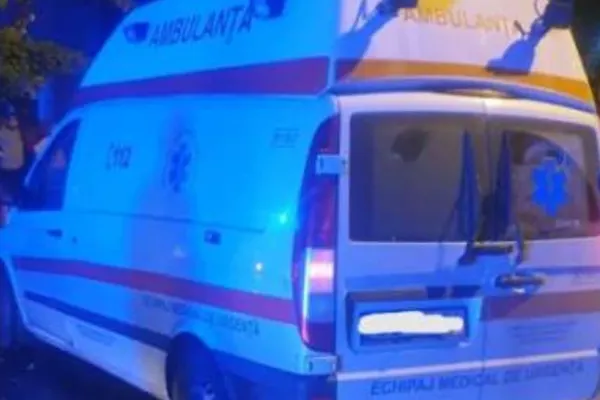 Ambulanţă implicată într-un accident, în Buzău - Două persoane, rănite