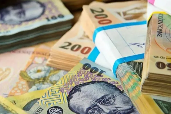 Unele salarii se majorează cu 50%! Anunțul Guvernului - Cine primește bani mai mulți