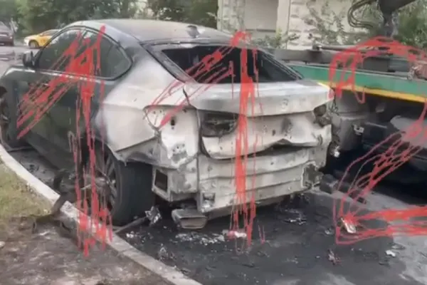 Femeia care a incendiat mașina unui înalt ofițer al armatei ruse a fost prinsă. Explicațiile Moscovei