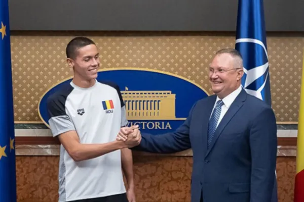 Nicolae Ciucă a felicitat echipa de aur a înotului românesc: „Patru tineri care au făcut ca simbolurile României să fie pe prima treaptă a podiumului”