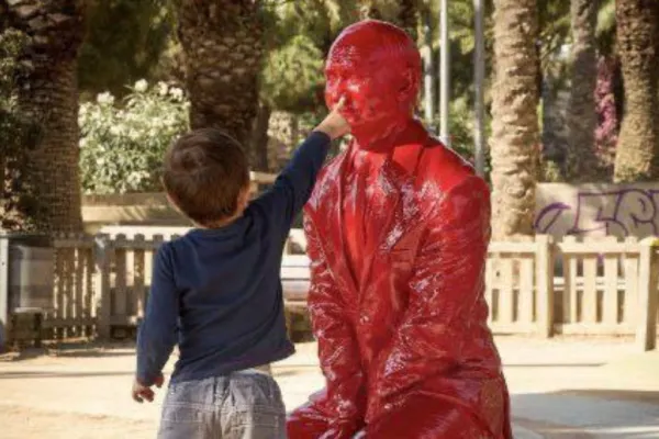 O statuie „însângerată” care îl înfățișează pe Vladimir Putin, expusă în parc din New York - FOTO