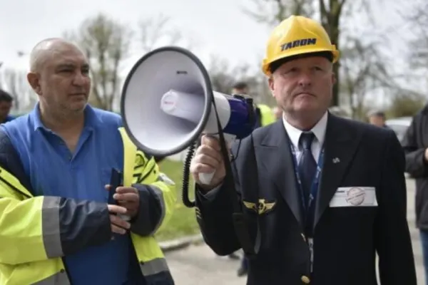 Sindicatul TAROM, pregătit de grevă. Conducerea, acuzată de rea-credință, n-a acceptat majorarea salariilor cu rata inflației