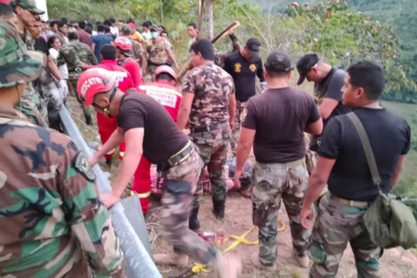 Accident cu 16 morți, printre care și copii, în Peru. Camioneta în care se aflau a căzut într-o prăpastie - VIDEO