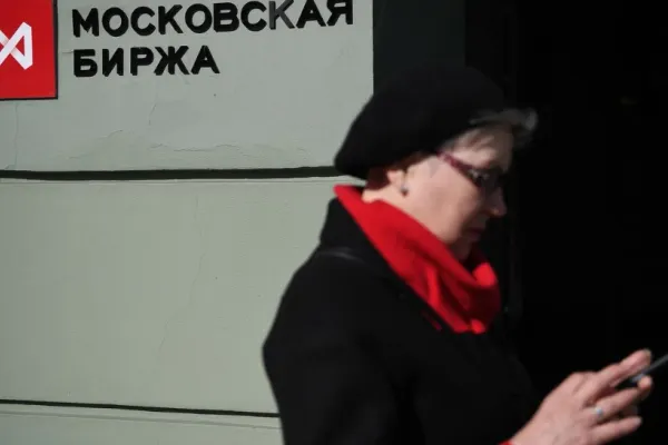 Bursa de la Moscova interzicere dolarul american ca valută de tranzacționare