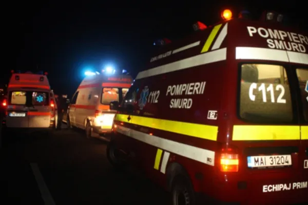 Accident grav în Arad. Un mort și 2 răniți, după ce maşina în care se aflau s-a răsturnat