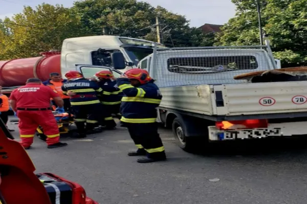 Cinci persoane rănite în urma unui accident violent în județul Giurgiu, între o vidanjă şi o camionetă