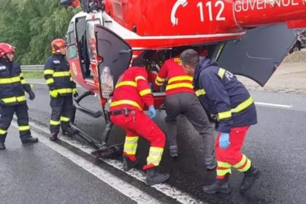 Accident grav la Galați după ce un camion s-a răsturnat. A fost nevoie de intervenția elicopterului SMURD