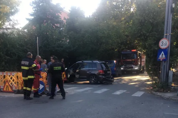 Accident grav în Bucureștii Noi - două autoturisme s-au lovit în plin - o victimă