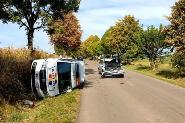 Accident incredibil, în Botoșani! Un şofer beat a intrat cu maşina într-o autospecială de Poliţie