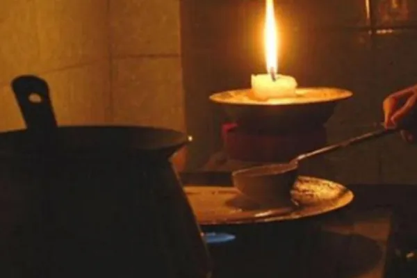 Românii, obligați să stea în frig și întuneric, ca pe vremea lui Ceaușescu - Guvernul face GHID de raționalizare a energiei - VIDEO