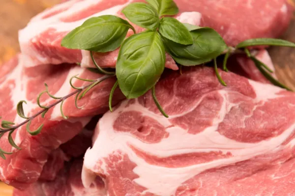 Fermierii cer facturi plafonate - APEL urgent către Guvern: „Suntem sub limita supraviețuirii. Producția națională de carne, în pericol”