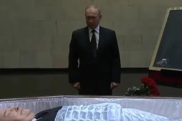 Putin a venit cu trandafiri roşii la sicriul lui Gorbaciov - VIDEO