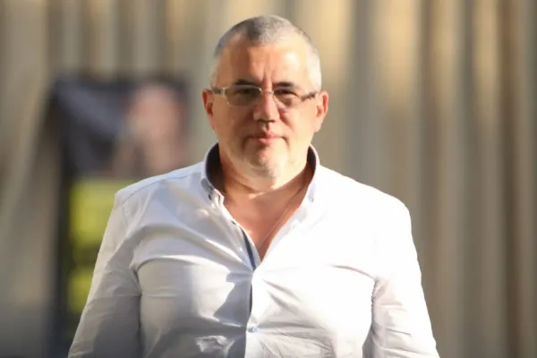 Fost consilier guvernamental, după ce a stat în frig la hotel de 4 stele din Italia. Unii mi-au zis să folosesc uscătorul de păr
