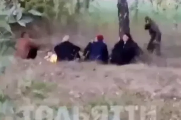 Recruții ruși, nevoiți să facă focul în pădure să nu înghețe de frig! Mobilizarea parțială solicitată de Putin se desfășoară HAOTIC - VIDEO