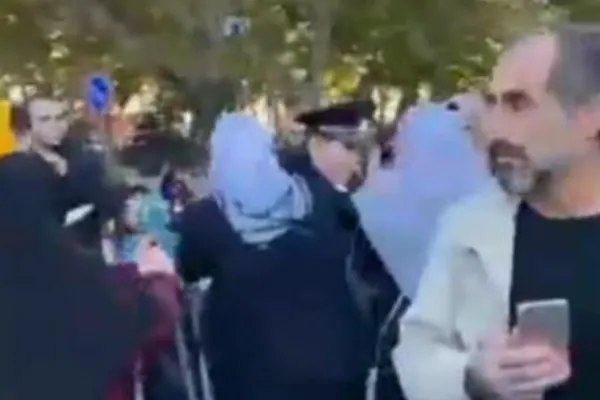 Polițist rus, pus pe fugă de femeile în Republica Daghestan. Ce șansă au protestele anti-mobilizare