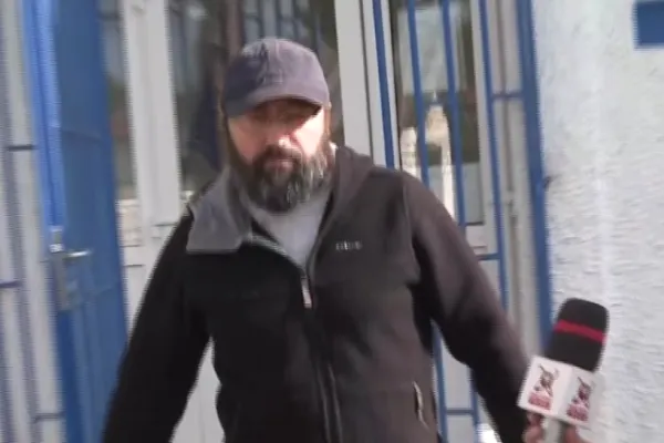 Preotul Visarion Alexa a ajuns în fața polițiștilor, după ce și-a recunoscut faptele de agresiune sexuală