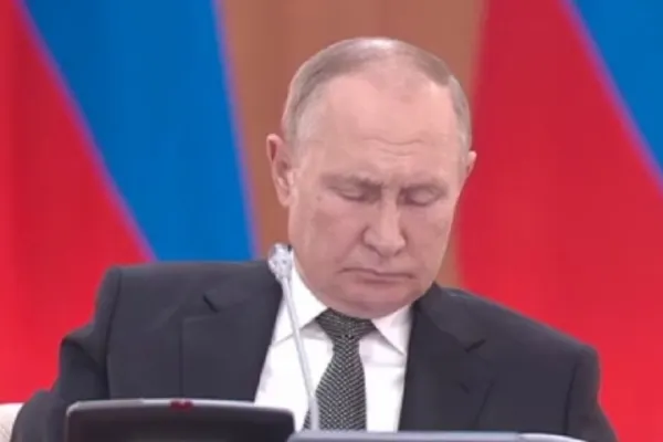 Noi semne de întrebare despre starea de sănătate a lui Putin. Liderul de la Kremlin a adormit în timpul unei întâlniri oficiale - VIDEO