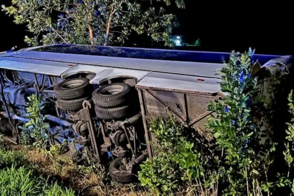 Accident cu zeci de persoane implicate, în Giurgiu! 2 victime, după impactul dintre un autocar și un microbuz - FOTO