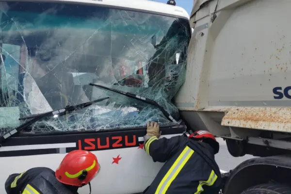 Accident grav în Brașov, între un autocar plin cu copii și o autobasculantă - 2 victime - FOTO&VIDEO