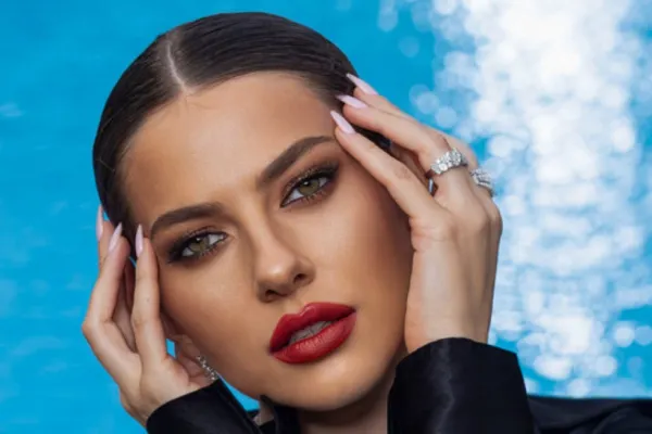 Lidia Buble, accident rutier în Capitală: cântăreața nu s-a asigurat la schimbarea directiei de deplasare
