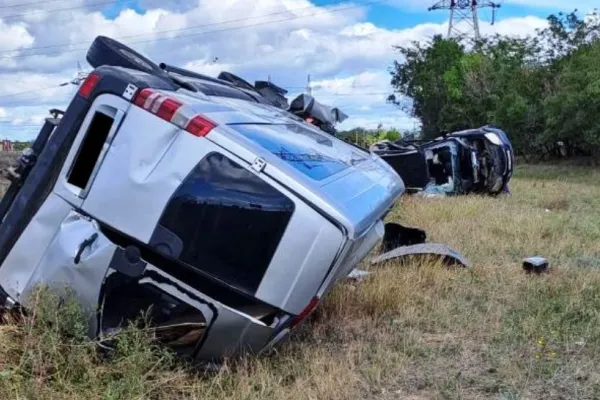 Accident grav în Vrancea. Doi răniţi după ce un microbuz şi o mașină s-au izbit violent - FOTO