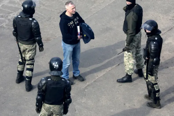 Proteste în Rusia - Aproape 1.500 de persoane au fost reținute - Peste 8.500 de ruși au părăsit țara doar sâmbătă prin Finlanda, pe cale terestră