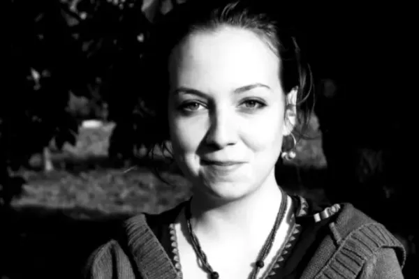 Cine era tânăra artistă româncă lovită de o mașină în Italia și lăsată să moară pe marginea drumului. În impact s-au rupt bucăți din autoturism
