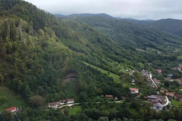 Resursele României, bătaia de joc a guvernanților - Rușchița, „orașul-fantomă” al minerilor, în paragină - VIDEO