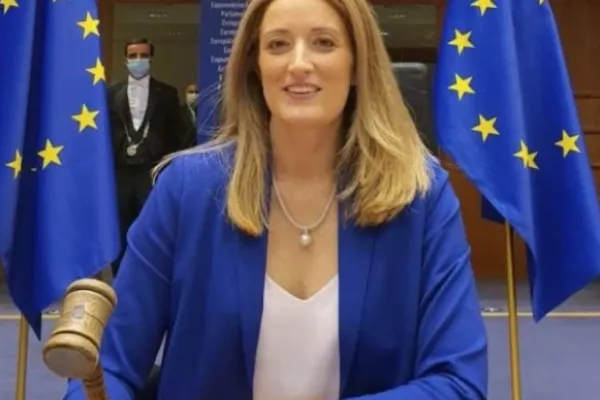 Șefa Parlamentului European, Roberta Metsola, a ajuns în România și va discuta în această seară cu Nicușor Dan