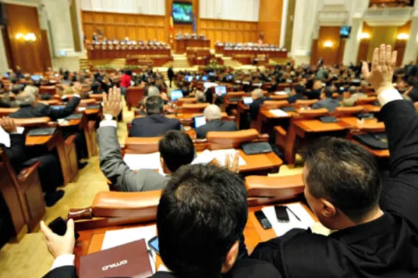 Au început dezbaterile pentru supraimpozitarea pensiilor de serviciu: Partidele de opoziție votează CONTRA