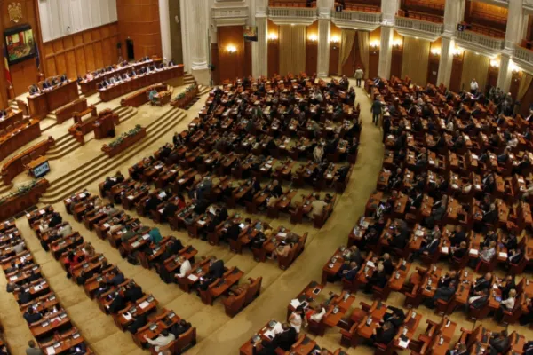 Pensiile speciale ale foștilor aleși îi costă pe români 11,5 milioane de euro anul viitor - REVOLTĂTOR