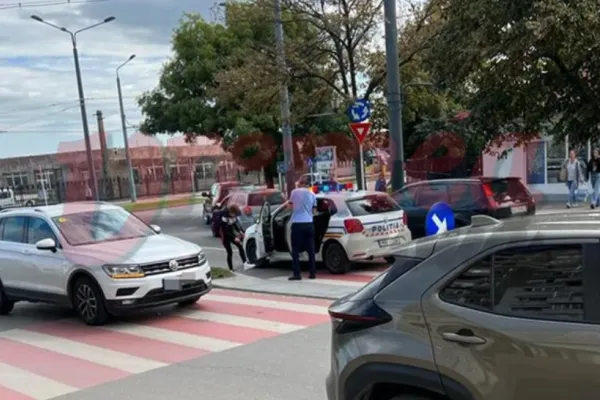 Fetiță lovită de mașina poliției, pe trecerea de pietoni, la Vaslui. Accident la indigou după cel în care a murit Raisa