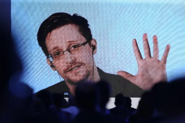 Putin i-a oferit cetățenie rusă lui Edward Snowden, la 9 ani după ce a dezvăluit secrete ale Agenției Naționale de Securitate