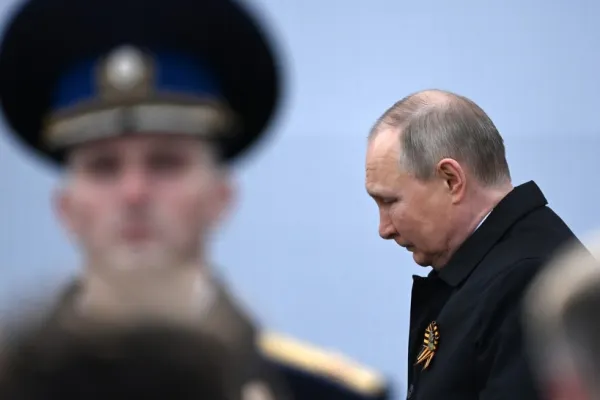 Dictatorul  de la Kremlin împlinește 70 de ani - Decăderea lui Vladimir Putin în ultimele două decenii - VIDEO