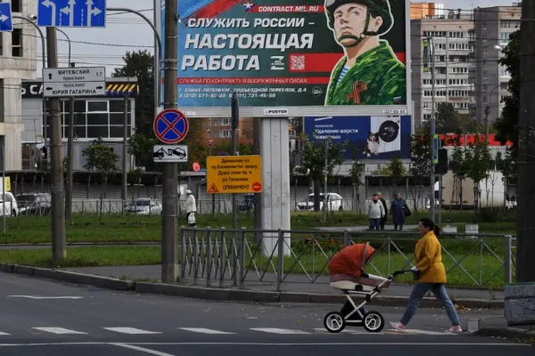 Rușii fug de MOBILIZAREA lui Putin. Companiile aeriene nu mai vând bilete bărbaților adulți, pagina căilor ferate nu funcționează
