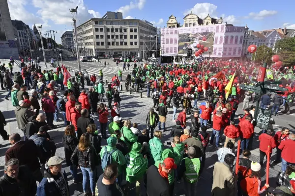 Proteste de amploare în toată Europa, din cauza scumpirilor la energie. 10.000 de oameni au ieșit în stradă - VIDEO