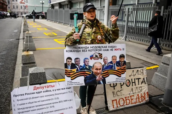 Separatiștii din Donețk vor să-i pună și pe minori să voteze alipirea la Rusia