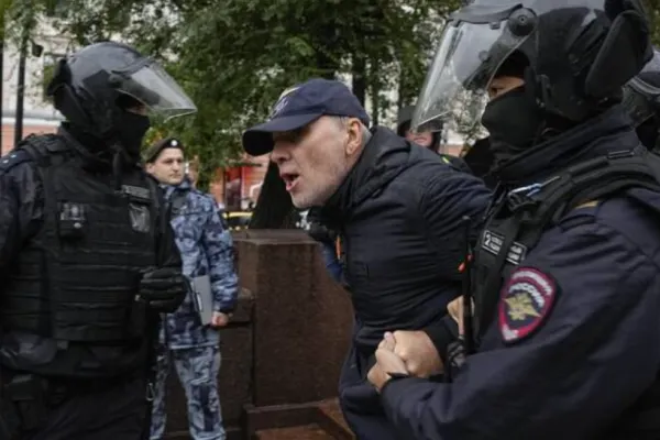 MAE le cere românilor să plece din RUSIA „cât mai curând” după mobilizarea pentru războiul din Ucraina