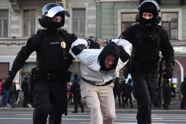 Proteste împotriva mobilizării. Peste 700 de oameni, arestați în peste 32 de orașe din Rusia