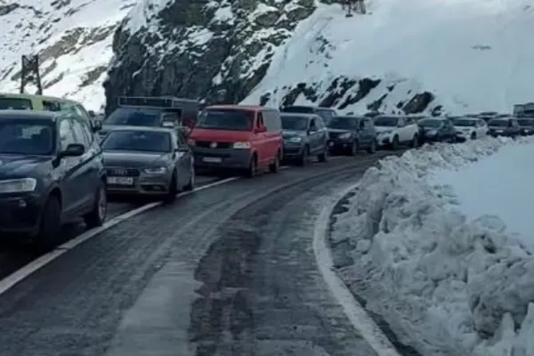 Circulația pe Transaplina și Transfăgărășan se închide. 