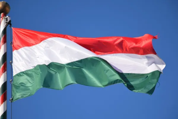 Ungaria prelungeşte plafonarea ipotecilor şi a preţurilor la combustibili şi alimente