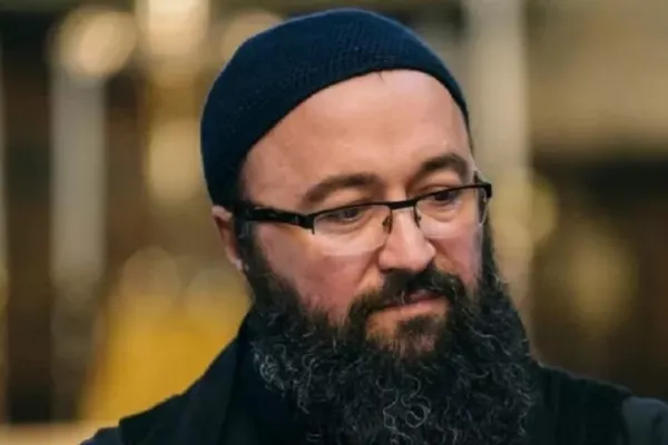 Visarion Alexa, din nou în fața polițiștilor - Mărturii scandaloase din trecut: „Soția mea are 40 de ani, dar arată ca de 18”