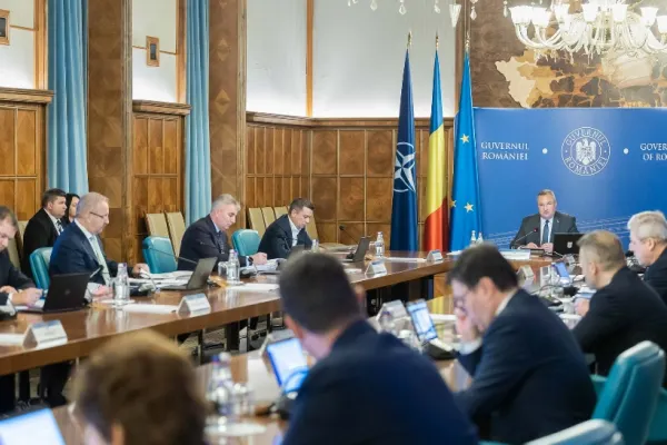 Stimulente de la Guvern pentru performanța şcolară - Nicolae Ciucă: „2.000 lei pentru fiecare absolvent care a obținut media 10 la evaluarea națională”