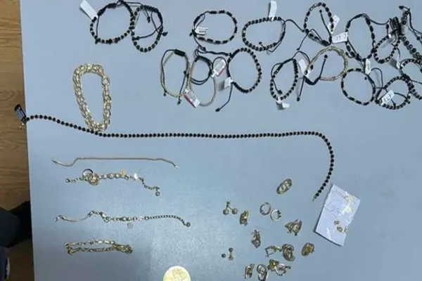 Bijuterii în valoare de peste 200.000 lei, descoperite de polițiștii de frontieră din Giurgiu