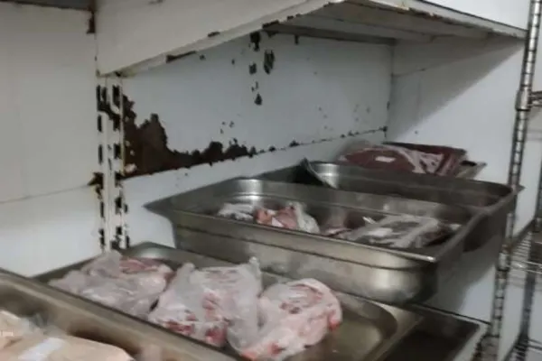 Protecţia Consumatorilor, controale de amploare. Un restaurant a fost închis şi altul amendat, din cauza neregulilor grave - FOTO