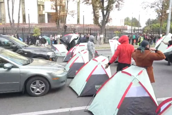 Altercații la Chișinău. Putiniștii din partidul Șor au încercat să blocheze o arteră - VIDEO