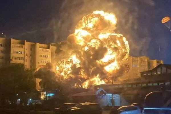 ALERTĂ maximă în Rusia după prăbușirea unui avion militar peste un bloc de locuințe - Bilanț dramatic: 13 morți - VIDEO