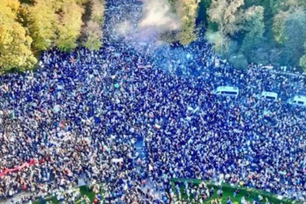 Proteste impresionante în Germania față de regimul din Iran - 80.000 de oameni pe străzile din Berlin - FOTO&VIDEO