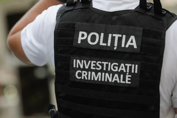 Cine este tânărul din Suceava care și-a ucis bunicul în fața polițiștilor